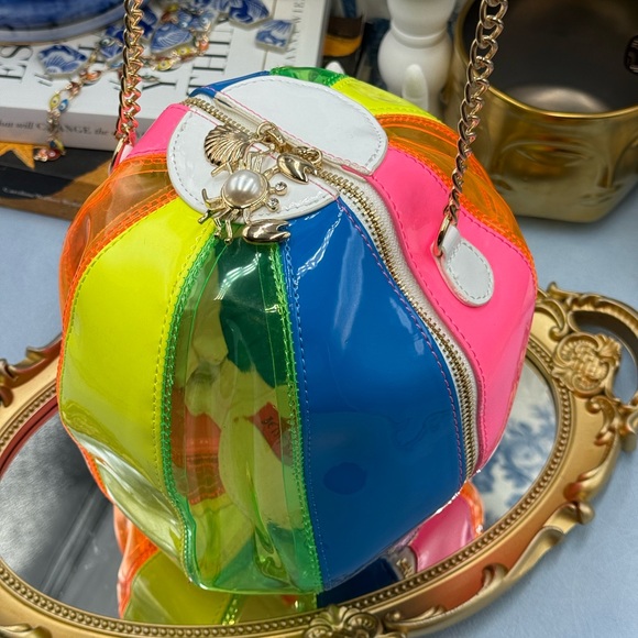 🆕 BETSEY JOHNSON 🧿 NWOT Havin A Ball Beach Ball Novelty Kitsch Crossbody Bag - Picture 5 of 16